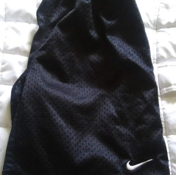 Boys Nike Basketball shorts - Picture 3 of 4